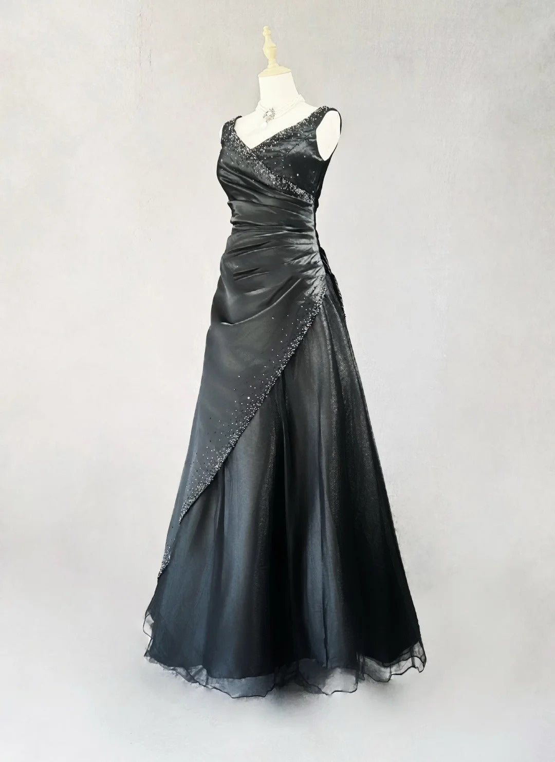Vintage 90s Prom Dresses Ball Gown V Neck Black With Silver Beading Long Prom Gown N3022