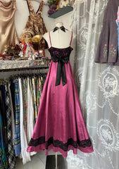 Classy Prom Dresses A line Spaghetti Strap Pink Satin With Black Lace Long Formal Evening Outfits N3738