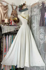 Vintage A line V Neck With Gold Beads White Formal Gowns Long Prom Dresses N1950