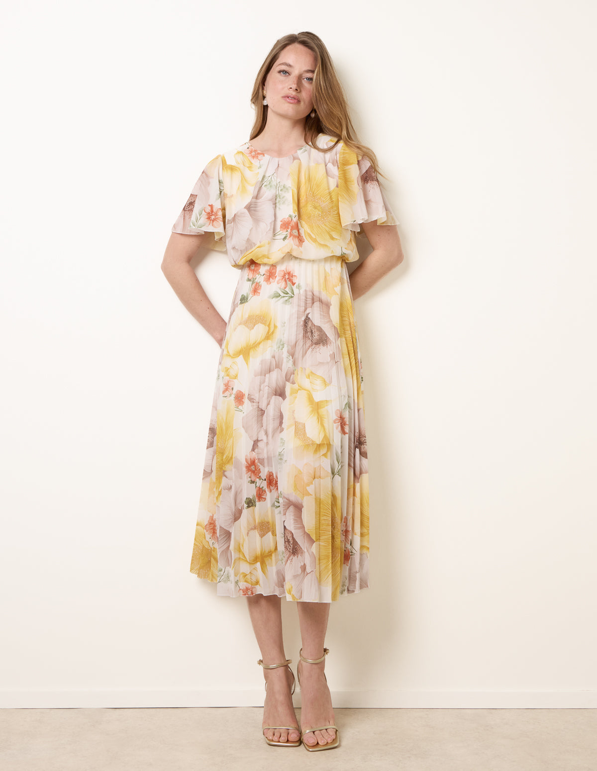 Pleated Scoop Neck Short Sleeve Floral Dress